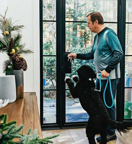 Winnie at the doorway before structured handling